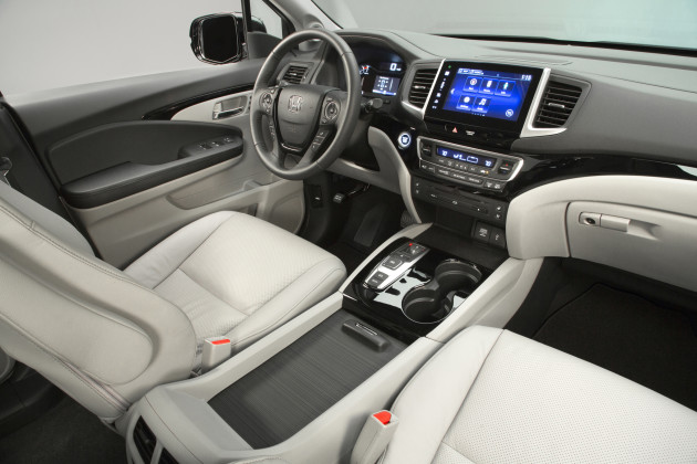 2016 Honda Accord interior