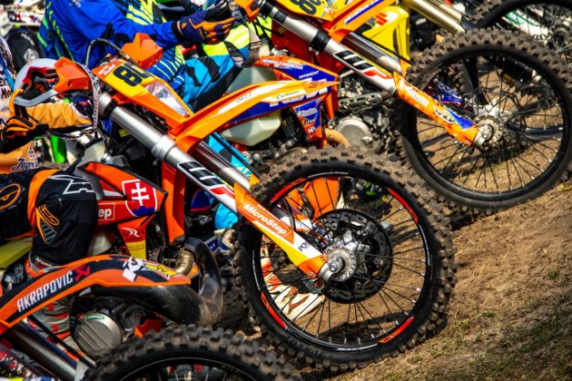 Bikes 630x420 Ways to Tell the Difference between Good & Bad Quality dirt bikes