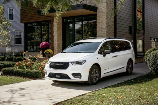 HCJ Pacifica Road Tripper 630x420 The Top Qualities You Need to Look for in Your Next Minivan