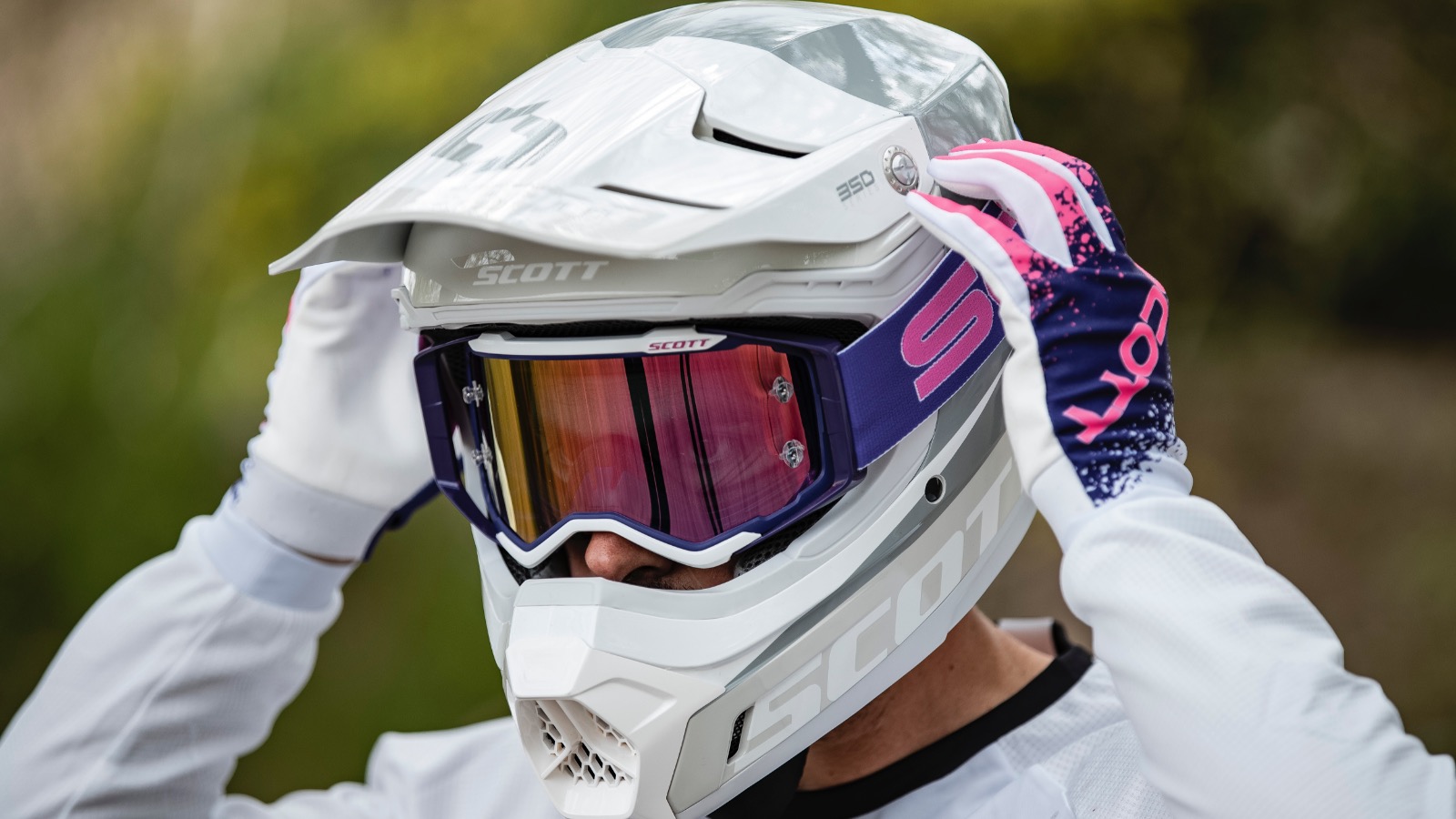 5 Best Motocross Goggles to Keep Your Eyes Safe 2023 Honda Reviews 2023